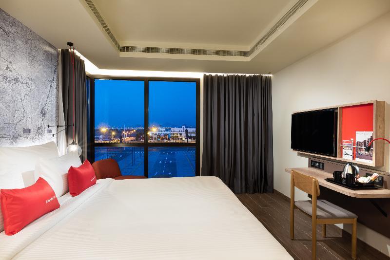 Intercityhotel Нізва Екстер'єр фото