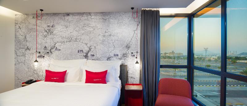 Intercityhotel Нізва Екстер'єр фото